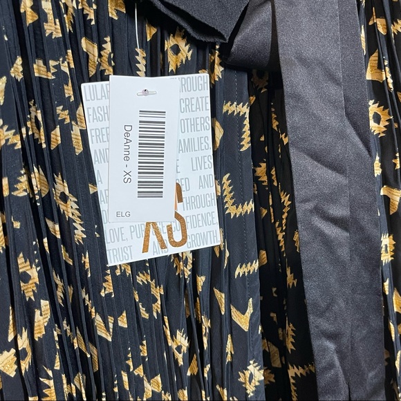 NWT LuLaRoe DeAnne Black And Gold Aztec Print Pleated Long Dress XS - Picture 3 of 8